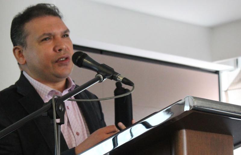 Dr. Carlos Parra Dussan con los usuarios del INCI