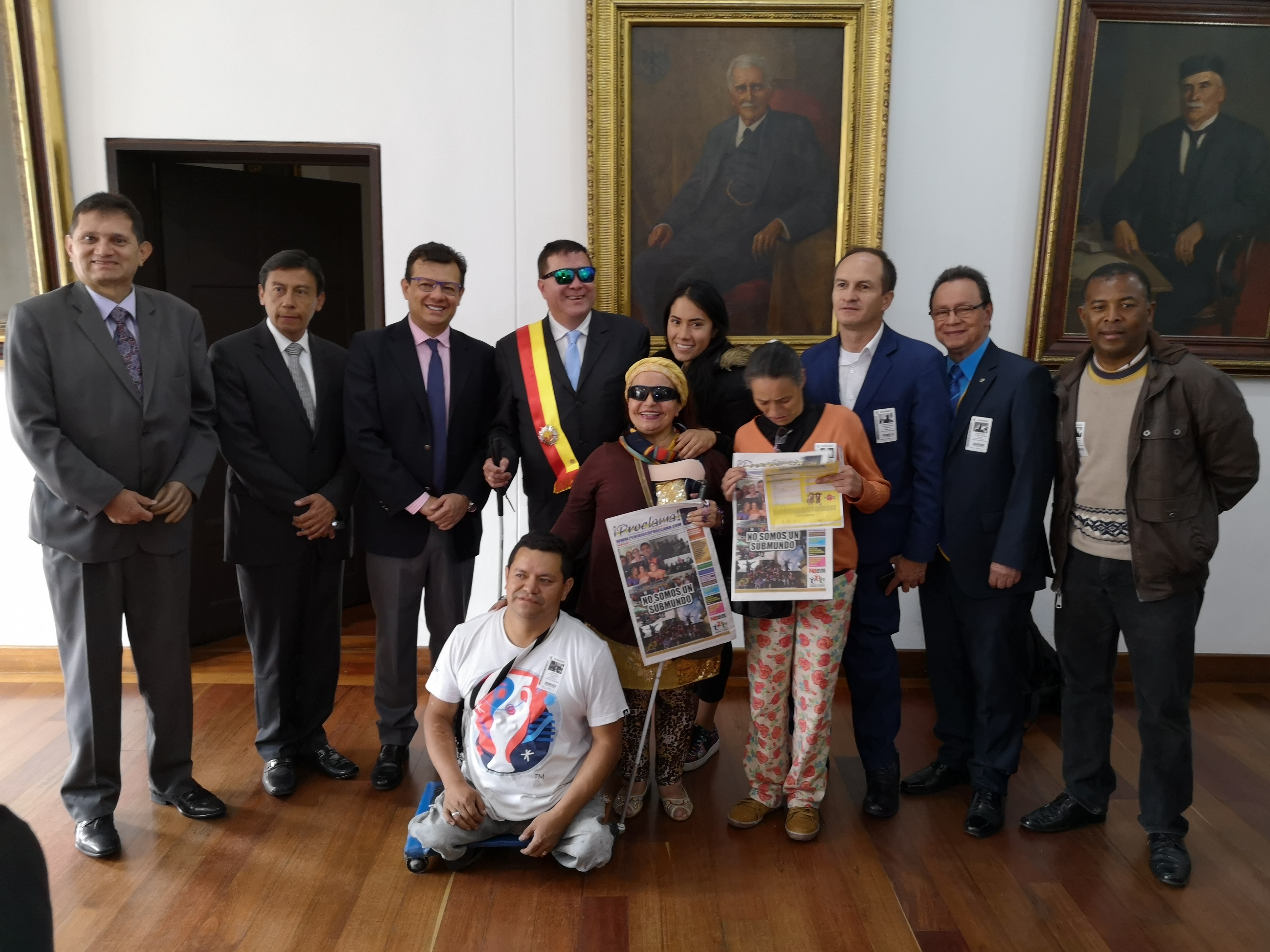 Equipo periodico proclama