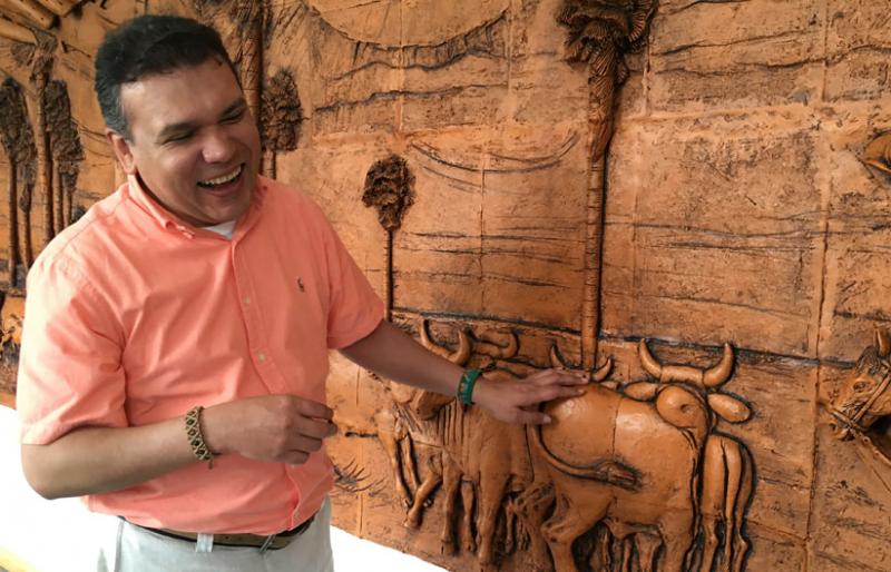 Fotografía Director Carlos parra Dussan disfrutando de un encuentro con los usuarios del INCI