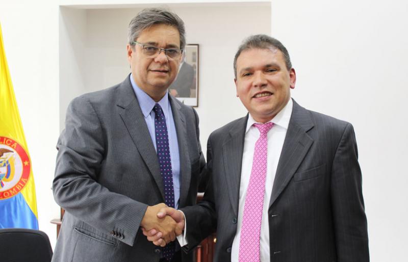 Fotografía, Carlos parra Dussan junto al director de función pública