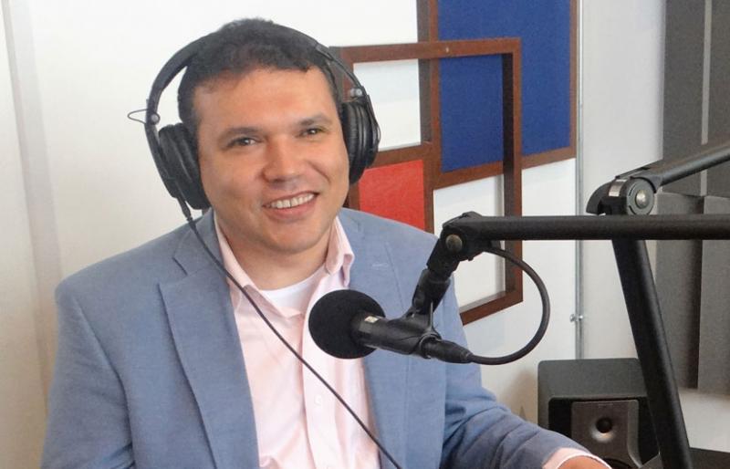 Fotografía, Carlos Parra Dussan en la cabina de inciradio