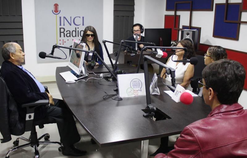 Cabina de INCIRadio con invitados con discapacidad visual