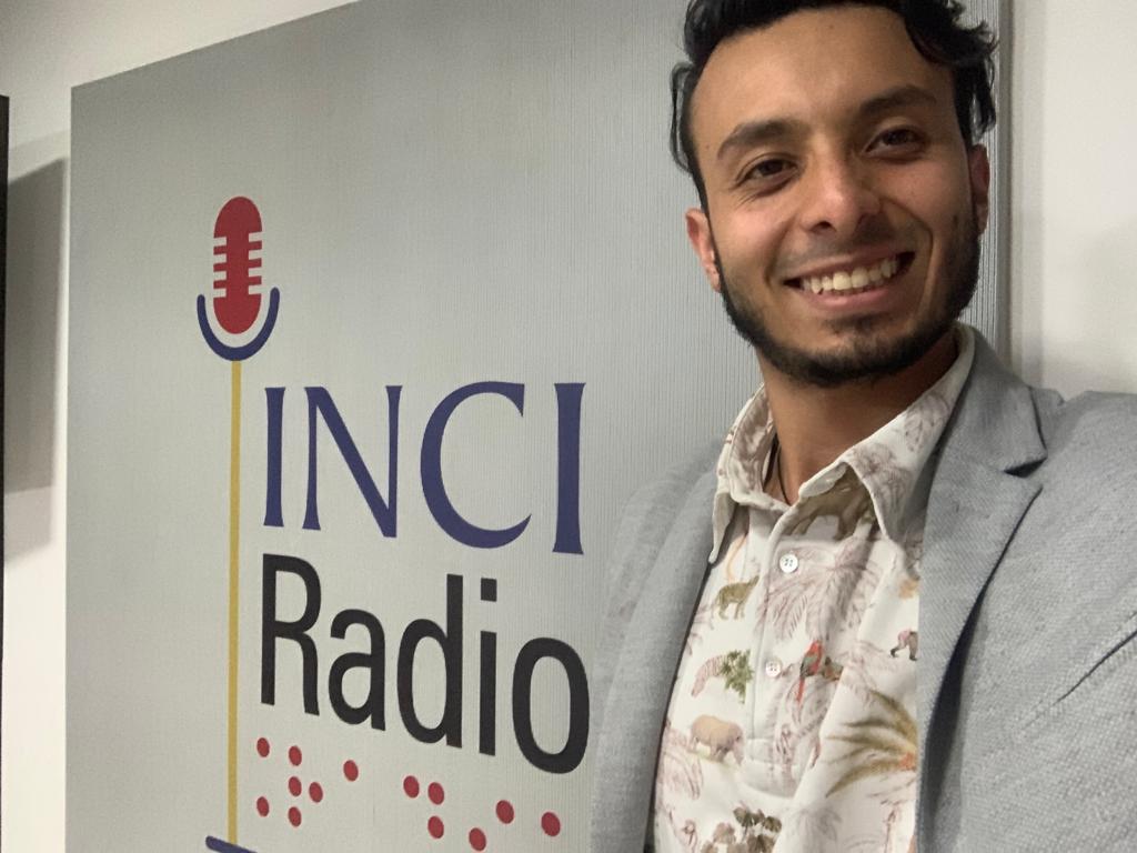 IMAGEN ANTONIO GARZON EN LA CABINA DE INCIRADIO