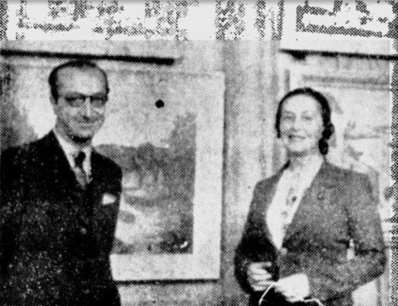 fotografía Teresa Cuervo Borda y Arcadio Dulcey, jefe del Departamento de Extensión Cultural y Bellas Artes del Ministerio de Educación, en los preparativos de una exposición de arte francés en los salones de la Biblioteca Nacional. El Tiempo, 26 de enero de 1940.