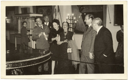 fotografía antigua Día de apertura del Museo Nacional en el Panóptico, 3 mayo de 1948, Colección de Elvira Cuervo de Jaramillo / Sala de Banderas del Museo Nacional, Álbum Museo Nacional de Colombia 1951  / Teresa Cuervo en la ceremonia en que el presidente Misael Pastrana, en nombre de la República de Colombia, le otorga la Cruz de Boyacá (1973), Colección de Elvira Cuervo de Jaramillo