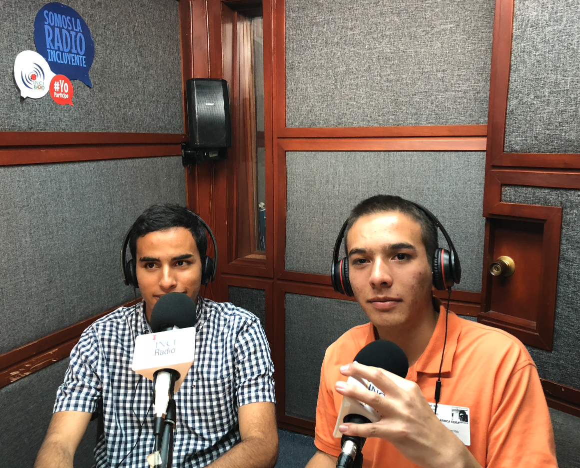 manuel mataromos y camilo garnica en la antigua cabina de audiolibros foto del 2016