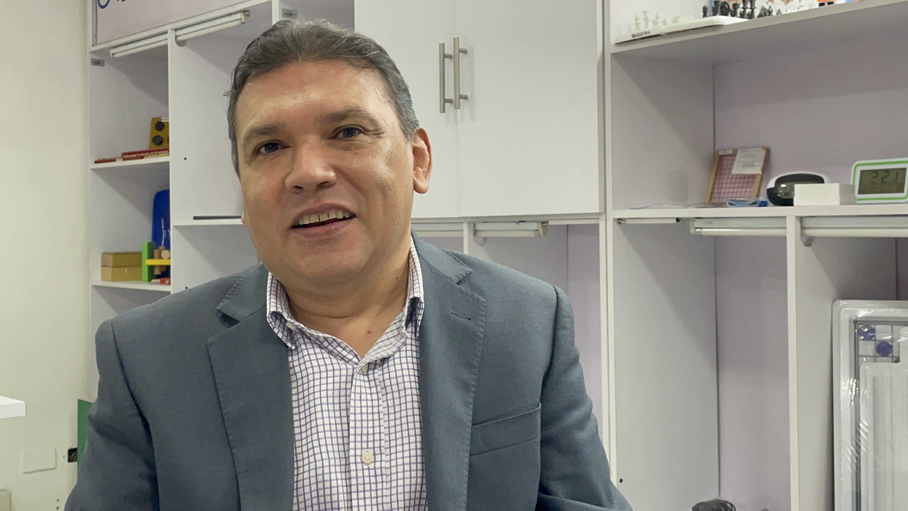 Imagen director Carlos Parra en la Tienda INCI