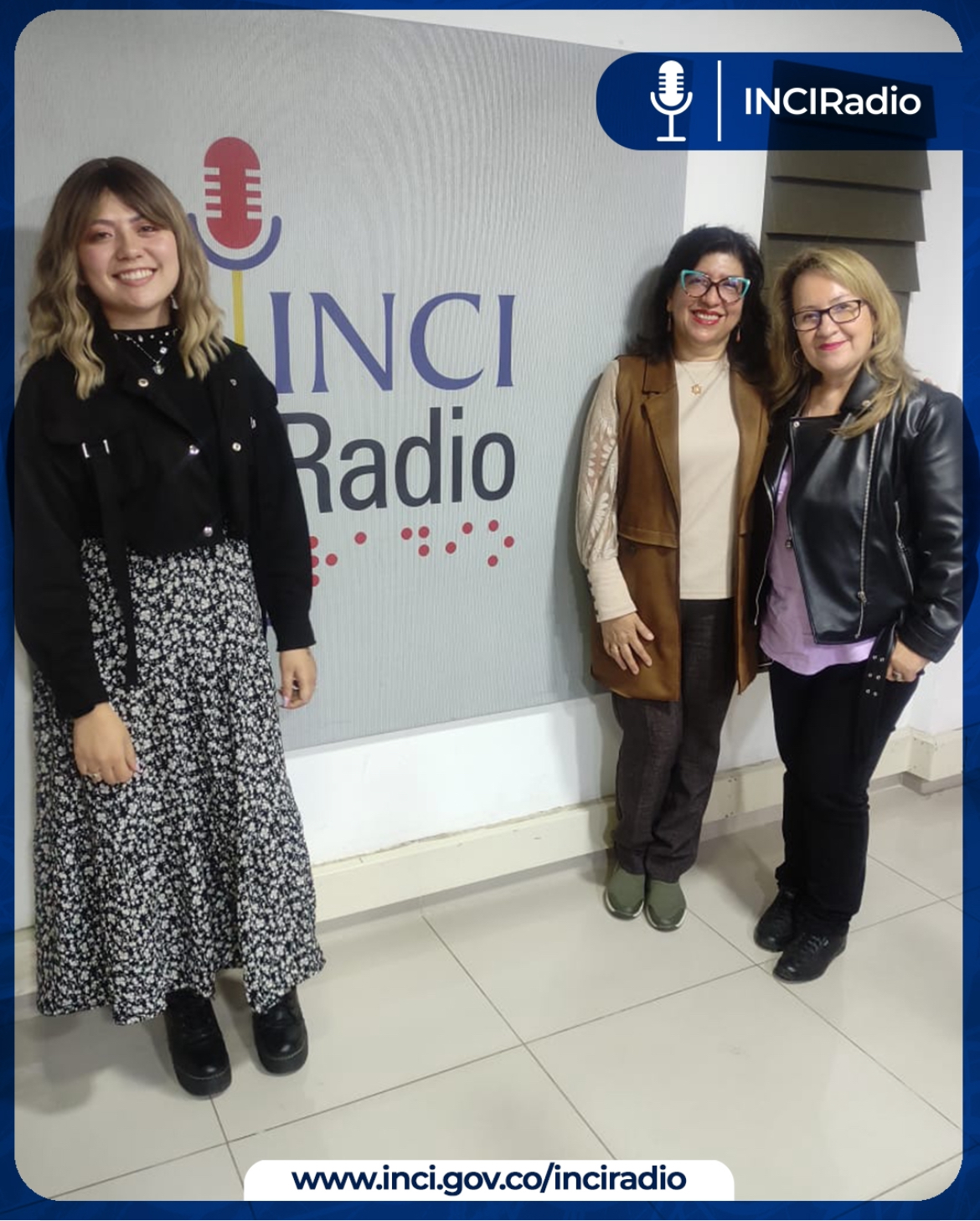 foto con la invitada en la cabina de INCIRadio