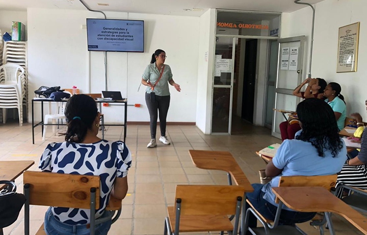 Funcionaria del INCI comparte los servicios con comunidad educativa del Cauca