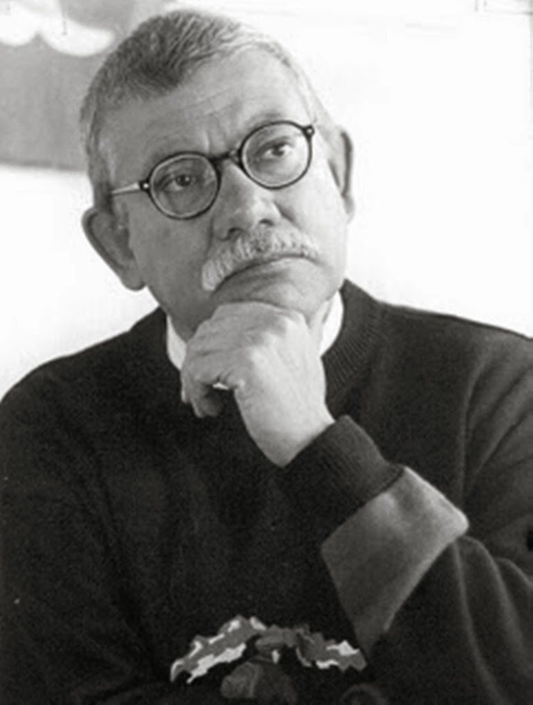 Imagen en blanco y Negro de Jairo Anibal Niño, el está serio su mano está en su mentón