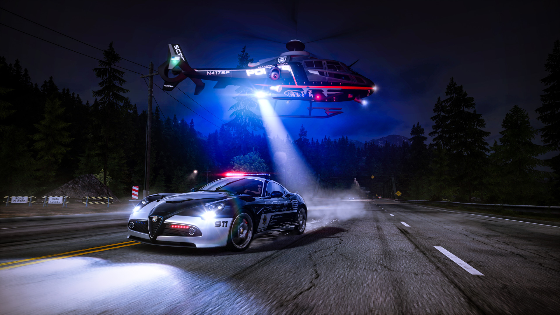 helicoptero de la policia del videojuego enfoca con su luz a un auto