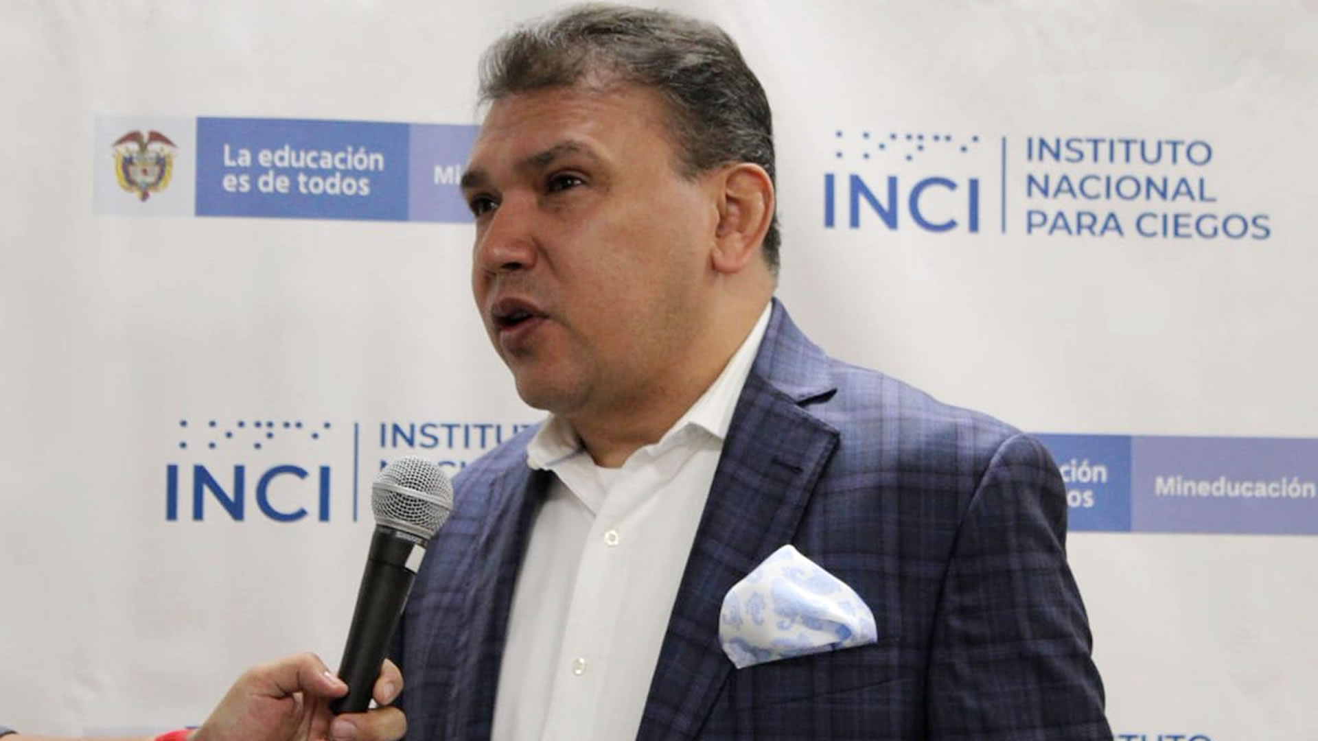 imagen del director carlos parra dussan