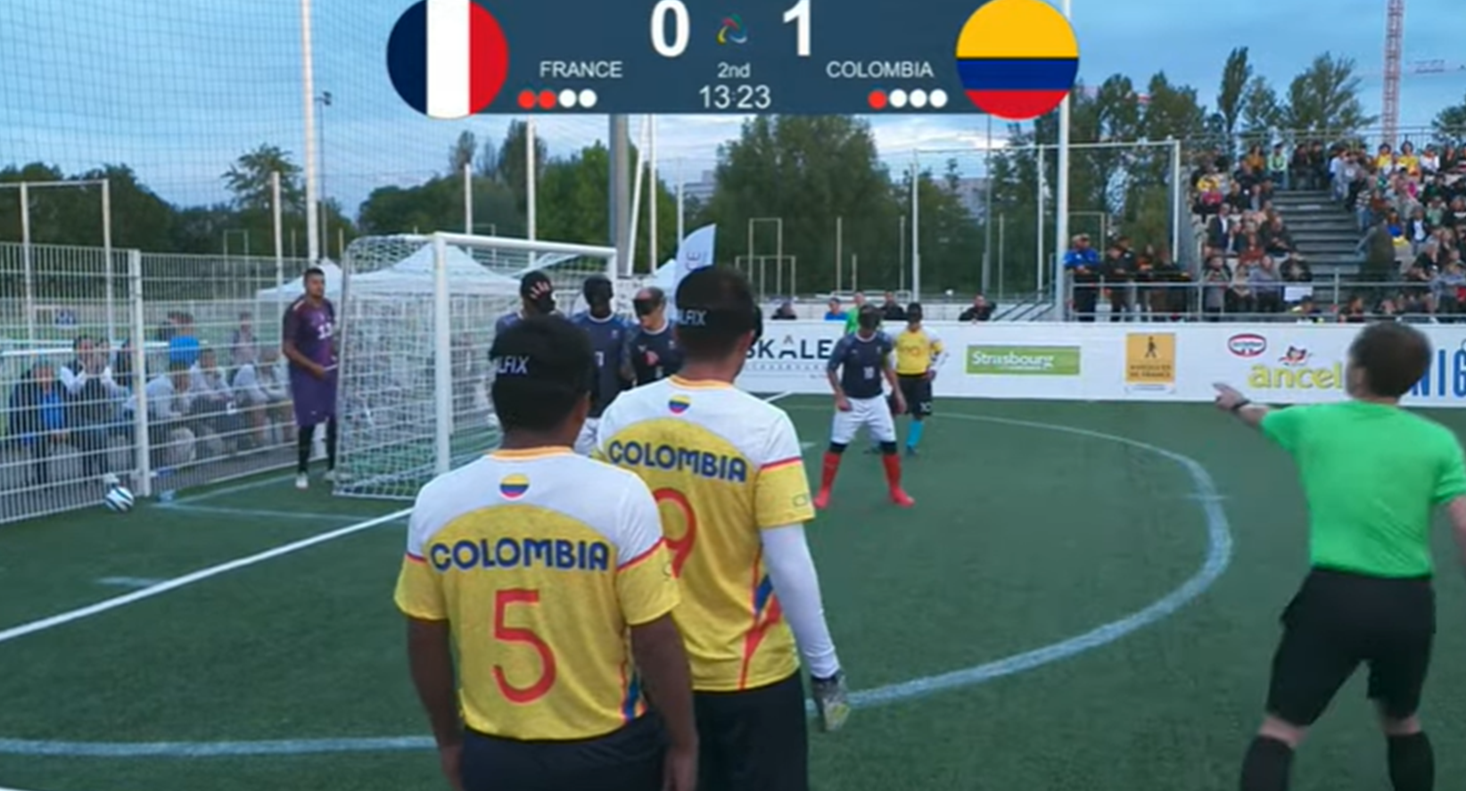duelo colombia francia se ve el marcador de 1 a 0, imagen tomada previa a un cobro libre de colombia