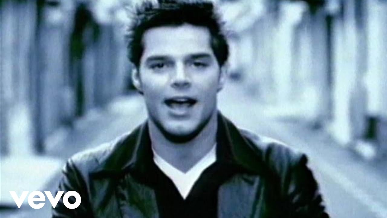 Ricky Martin,  video María, imagen extraída del video original de la canción 