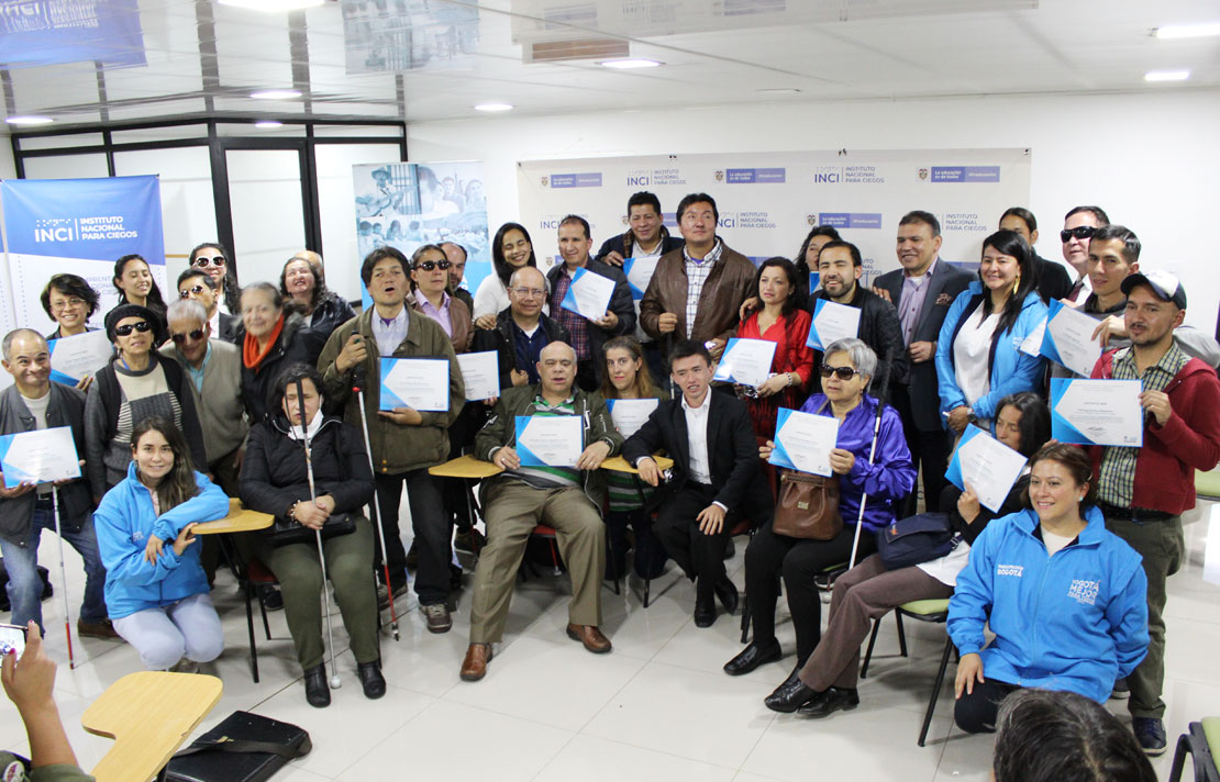 Fotografía, Todos los participantes al taller con sus certificados de participación