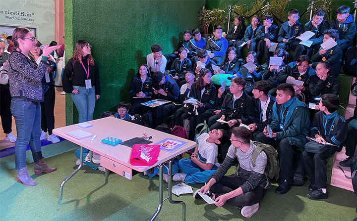 Estudiantes en taller realizado en la FILBO