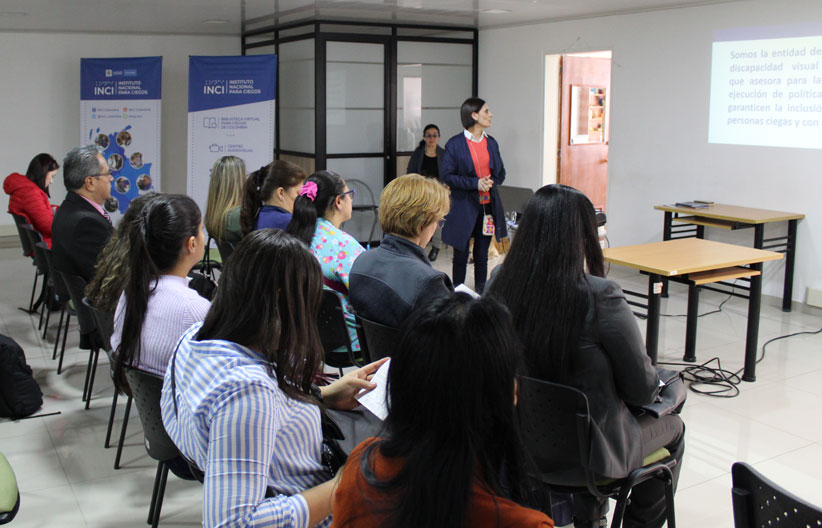 Maria del rosario Yepes, dando su charla laboral