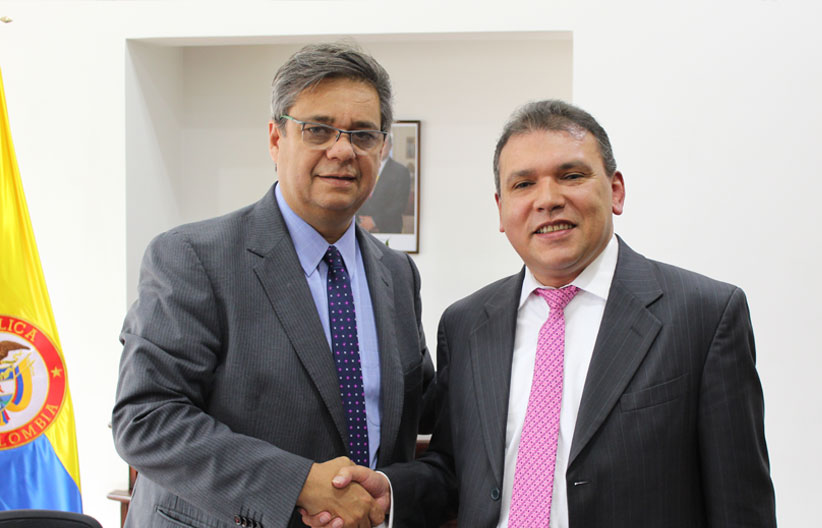 Director Carlos parra dussan junto al director de función pública
