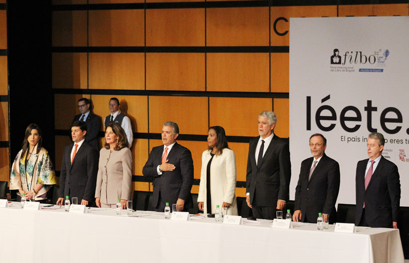 Mesa principal, inauguración feria del libro 