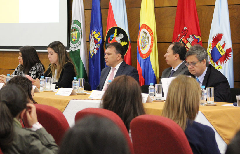 Mesa principal del encuentro