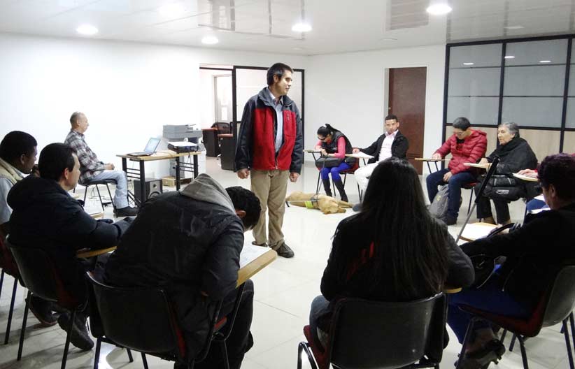 Fotografía, Jorge Colmenares presentando el taller 