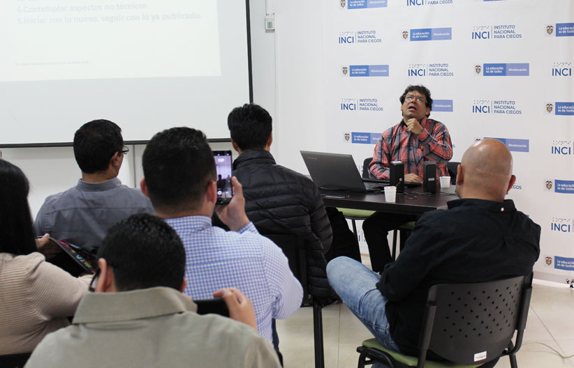 Fotografía, Santiago Rodríguez hablando de accesibilidad web