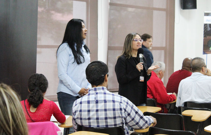Asesoras del Sena dirigiendo el Taller