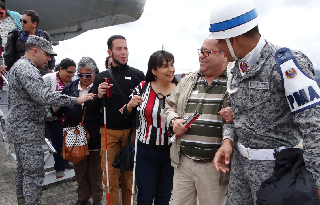 Personas con discapacidad visual en salida cultural del INCI