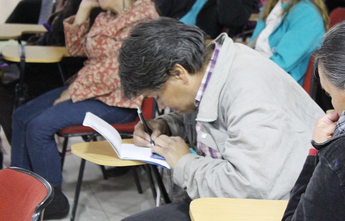 Fotografía, Persona con discapacidad visual leyendo en braille
