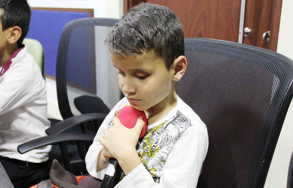 Fotografía, Niño en la cabina de inci radio