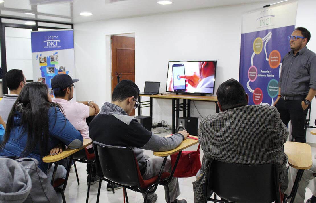 Fotografía, Personas reunidas en el Centro cultural del INCI