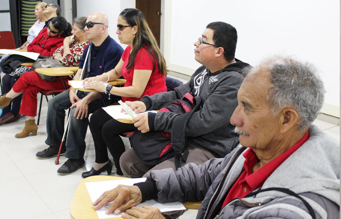 Fotografía, Personas con discapacidad visual en el centro cultural del INCI