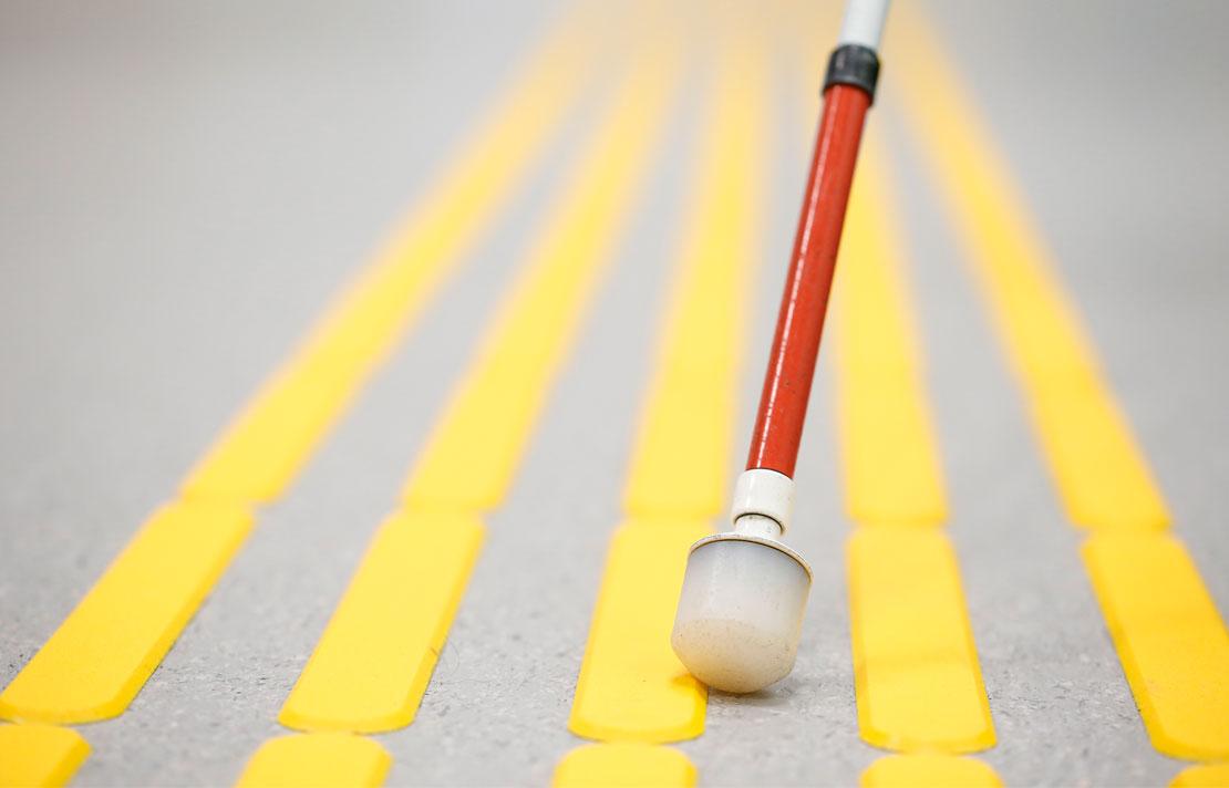 Imagen, Bastón y baldosa podotáctil