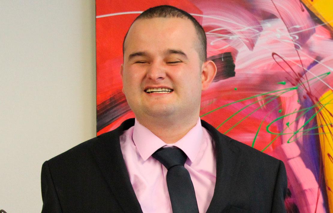 Fotografía, Persona con discapacidad visual sonriendo