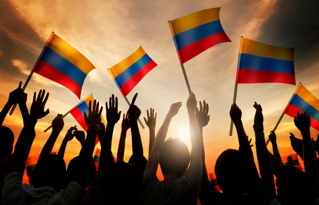Imagen, Personas con la bandera de Colombia