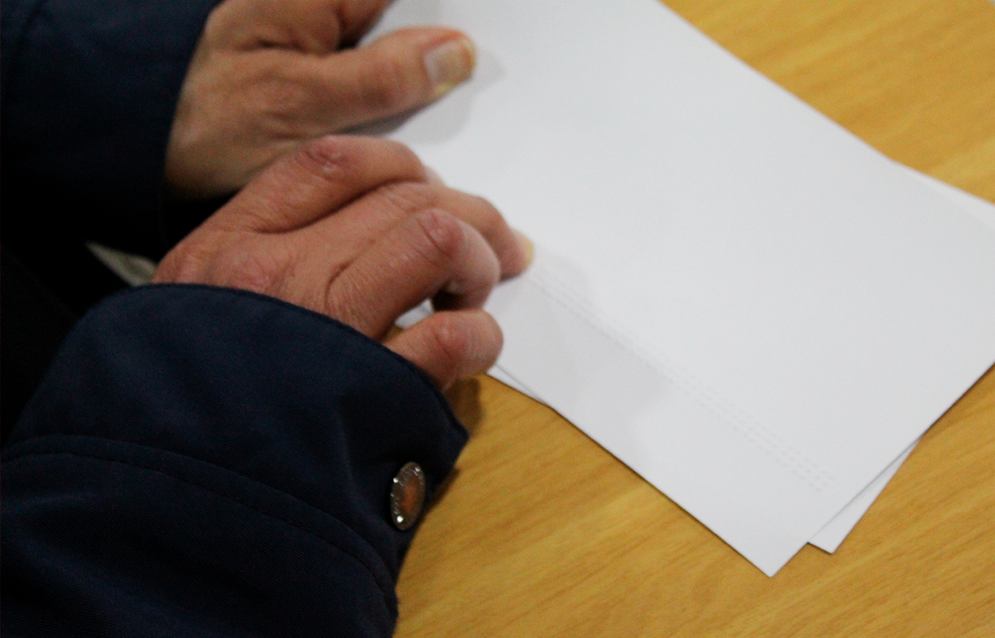 Imagen - persona leyendo en Braille