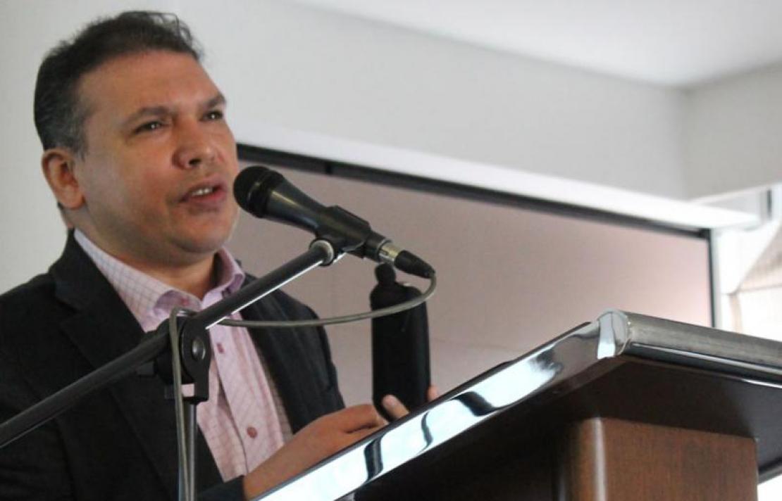 Dr. Carlos Parra Dussan con los usuarios del INCI