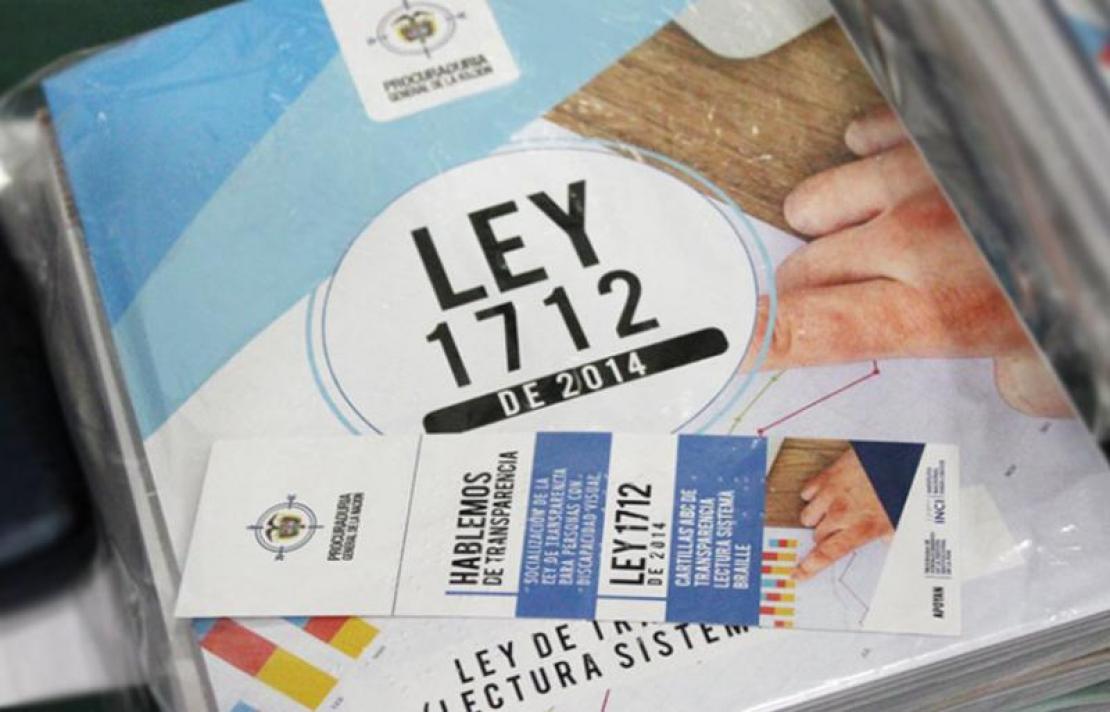 Fotografía, cartilla ley 1712 en braille