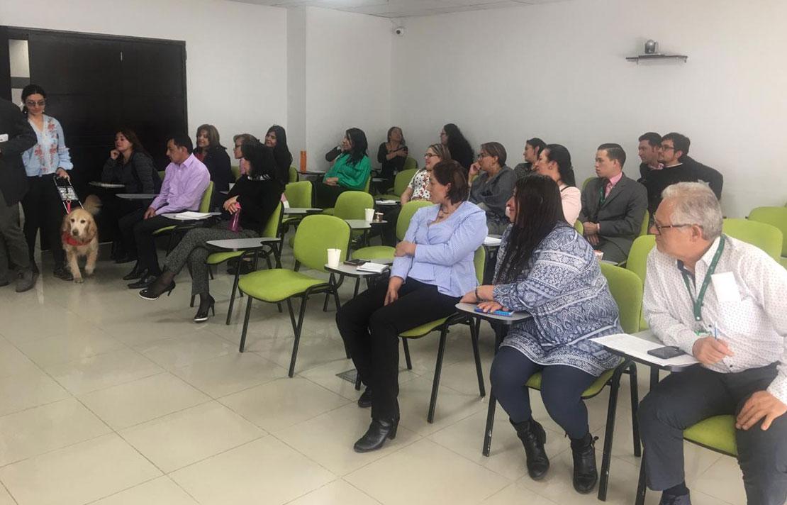 Personas capacitandose en el decreto 1421