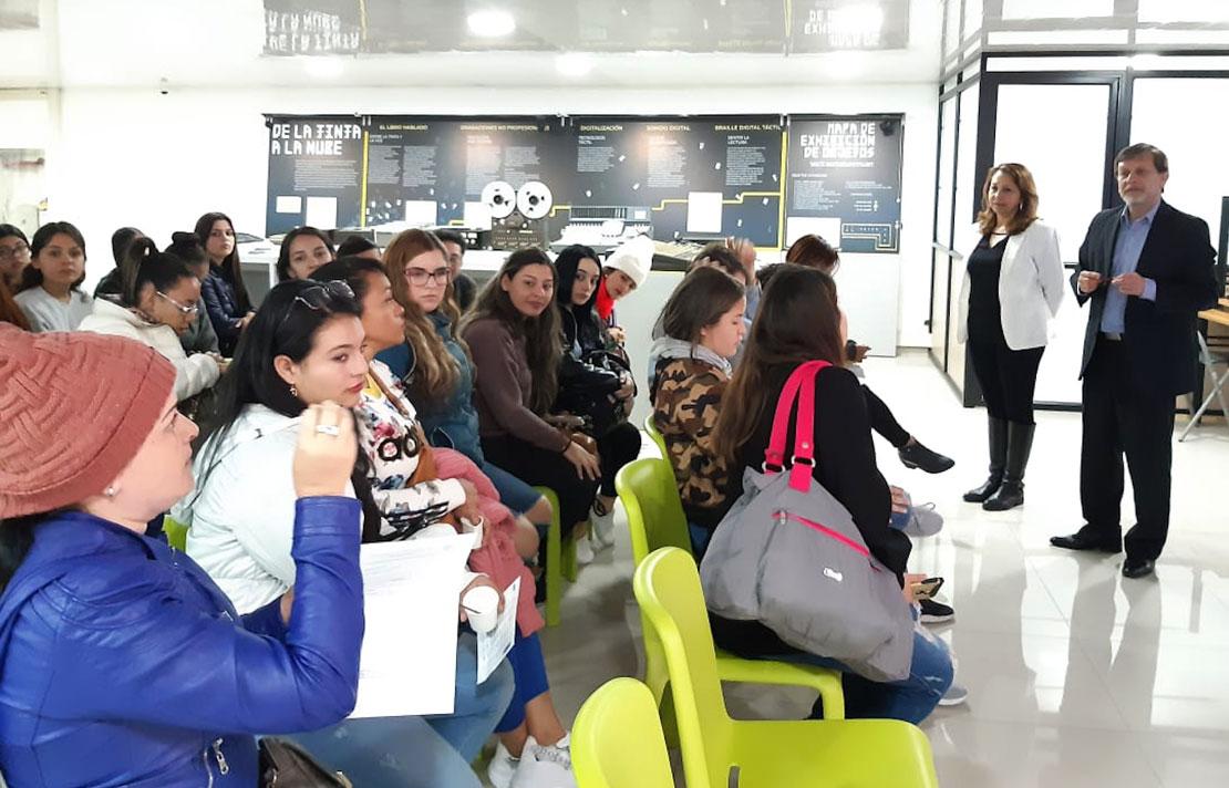 Fotografía, Estudiantes visitando el INCI