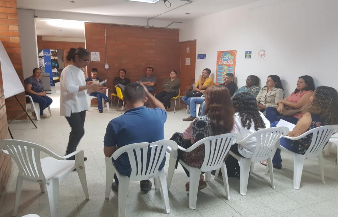 Martha Castro, brindando asistencia técnica