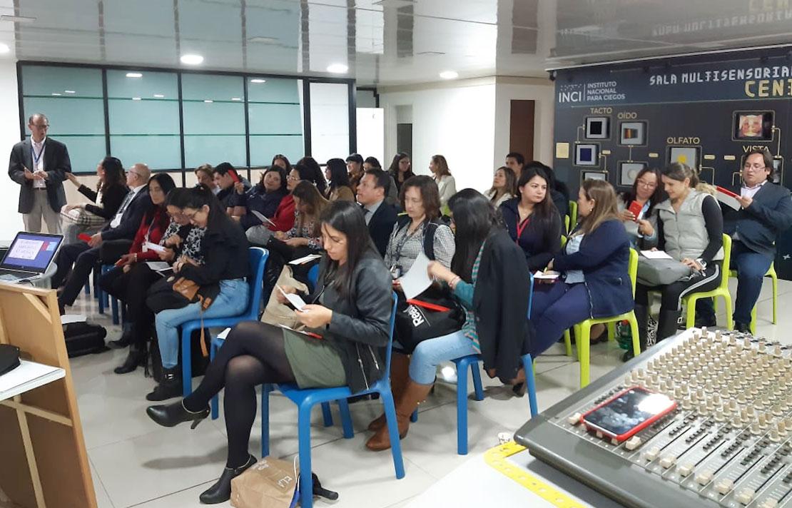 Fotografía, Funcionarios asistentes al taller de Braille