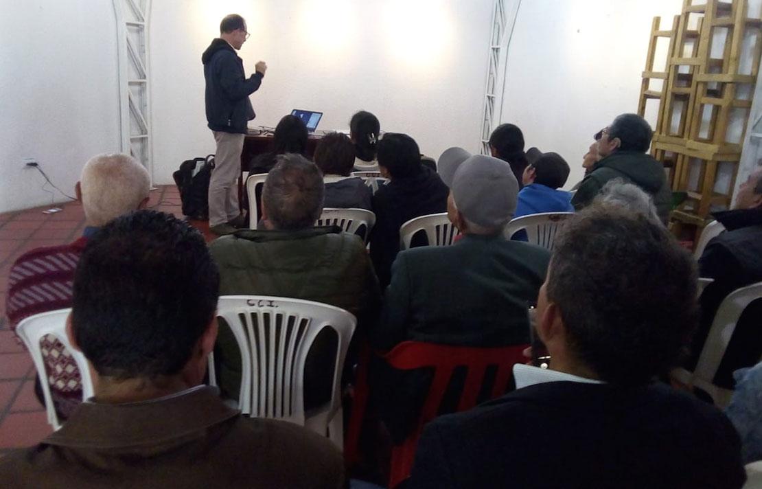 Fotografía, Enrique King brindando un taller de abordaje