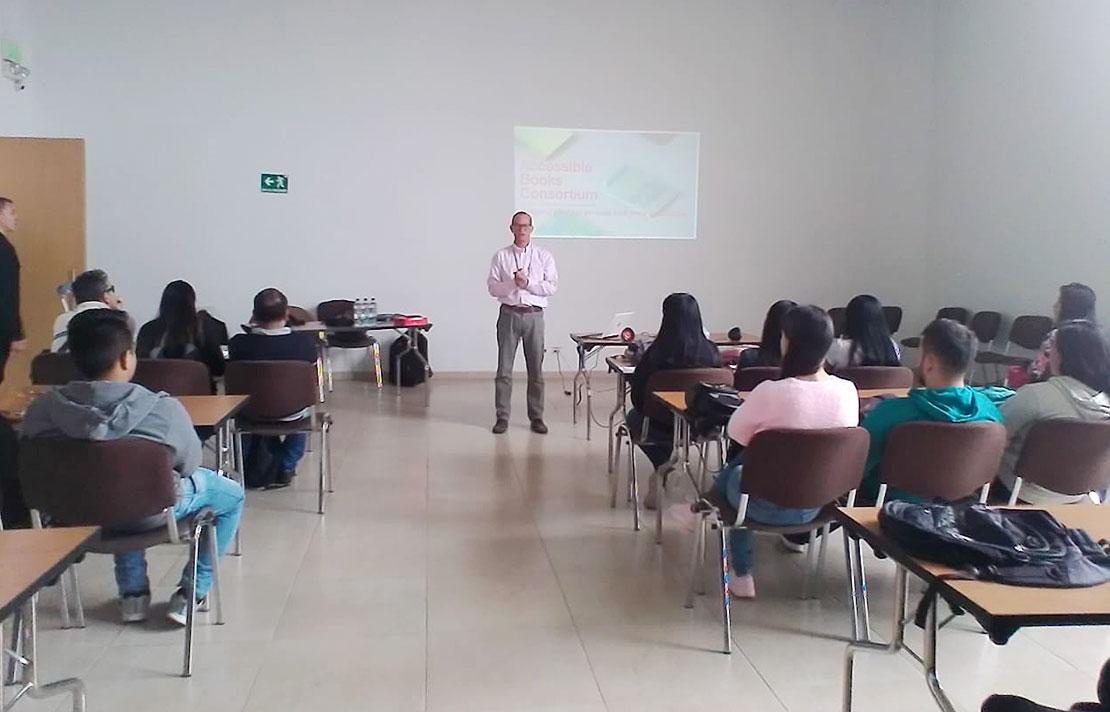 Enrique king, capacitando instituciones educativas