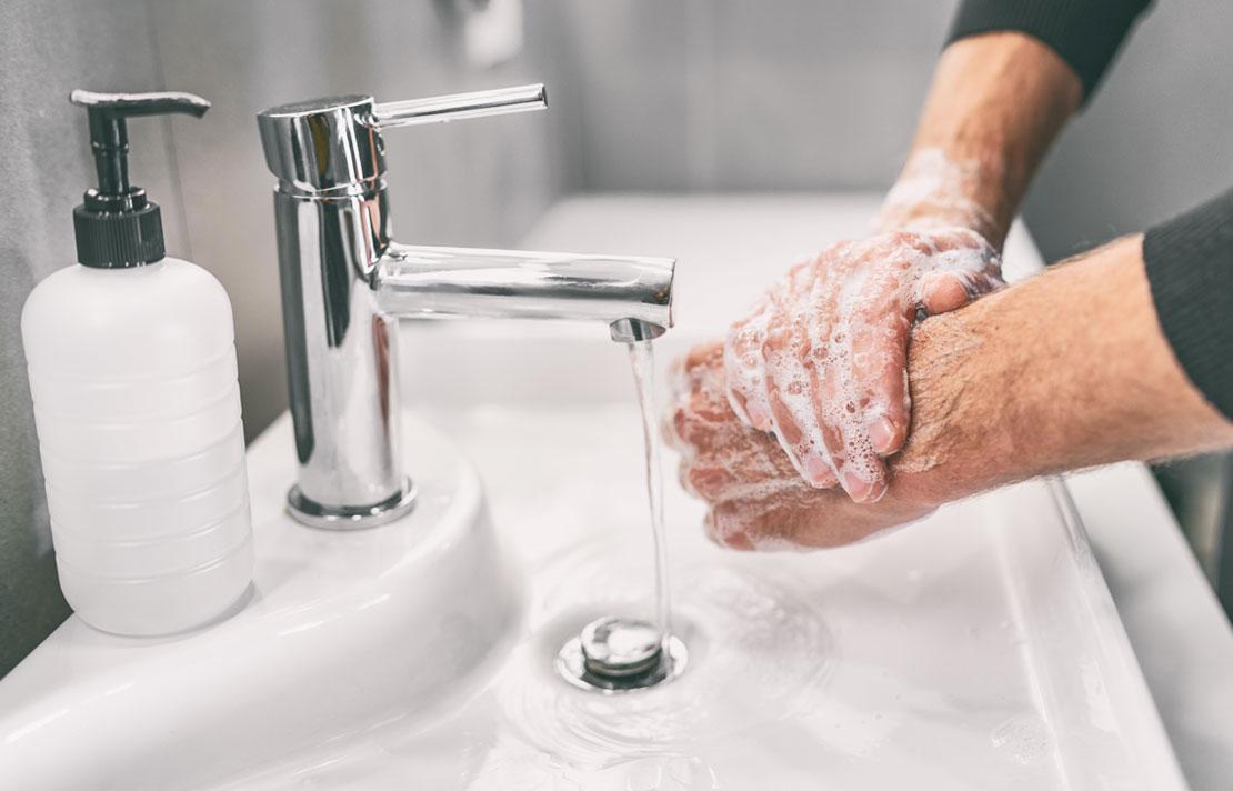 Fotografía, Persona lavandose las manos