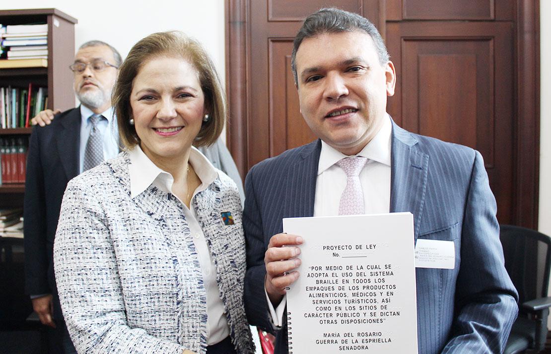 Carlos Parra Dussan, junto a la Senadora María del Rosario Guerra