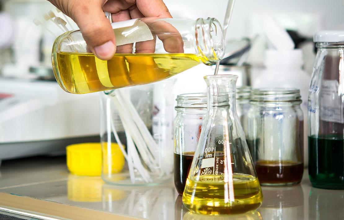 fotografía, Recipientes de vidrio en un laboratorio químico