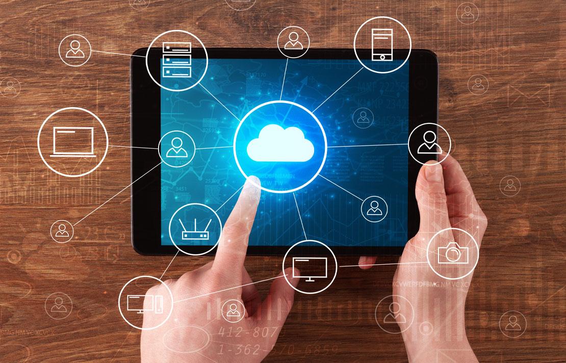 Imagen, persona manipulando una landing