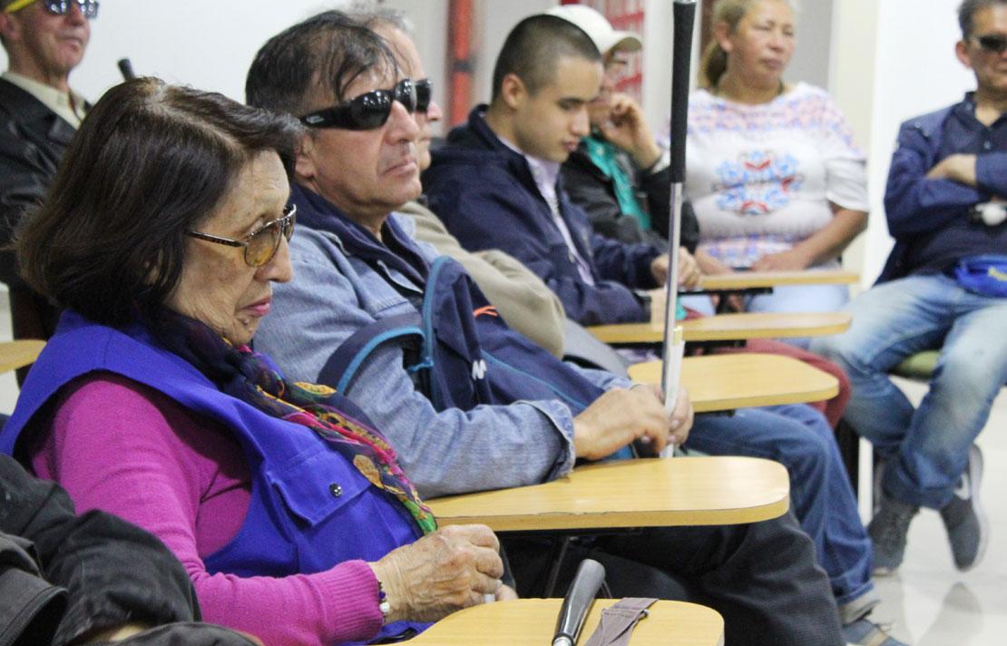 Fotografía, Personas con discapacidad visual en el centro cultural del INCI