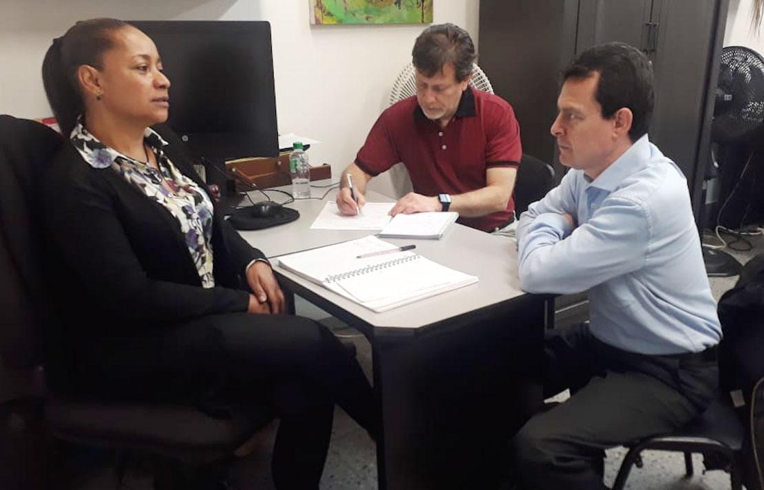 Fotografía, Funcionarios del INCI ofreciendo asesoría a diferentes entidades